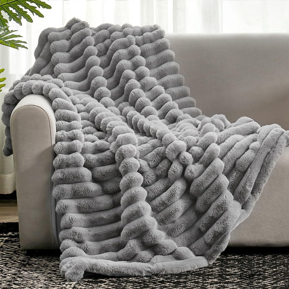 Velvet Stripe Plush Kuscheldecke